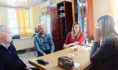 Villa Cañás: Georgina Orciani y Lisandro Enrico entregaron aportes a la Escuela Especial Nº 2070