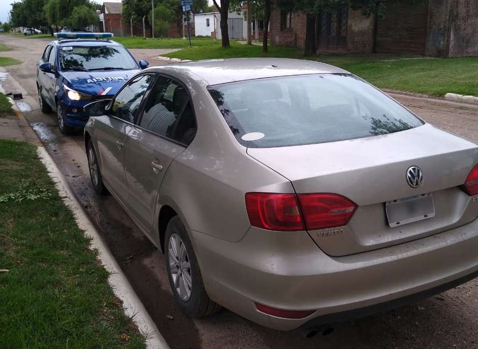 Santa Isabel: Hallaron un automóvil que fue sustraído en Buenos Aires