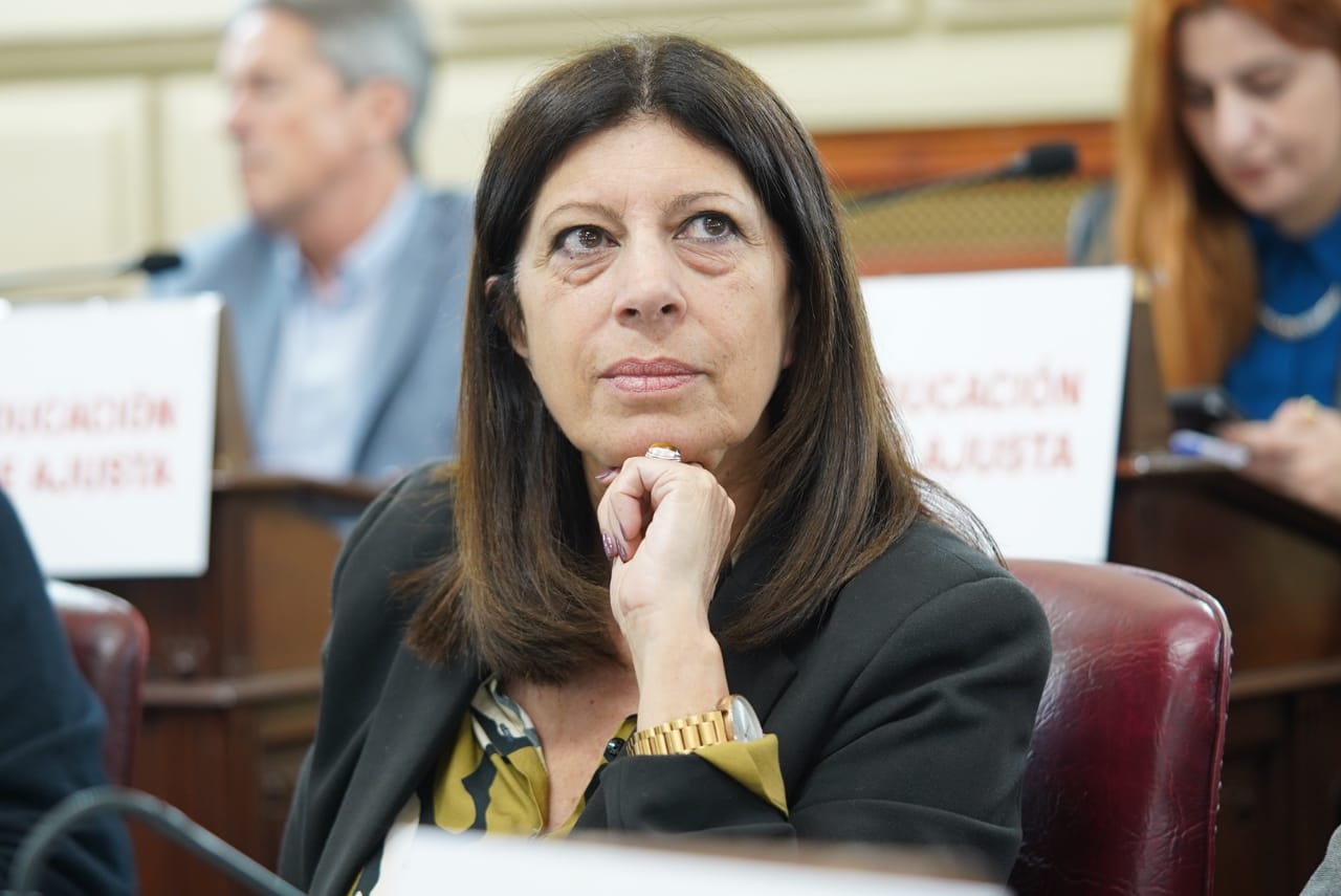 Clara García: A tres años de gestión, Perotti sigue improvisando en materia de educación