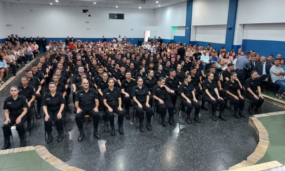 Murphy: Egresaron los primeros 99 agentes de la Escuela de Policía