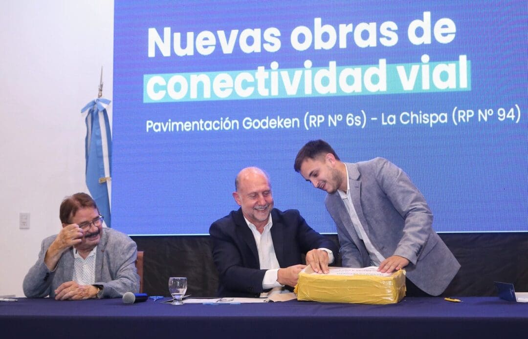 Perotti encabezó la licitación para pavimentar el camino entre Gödeken y La Chispa