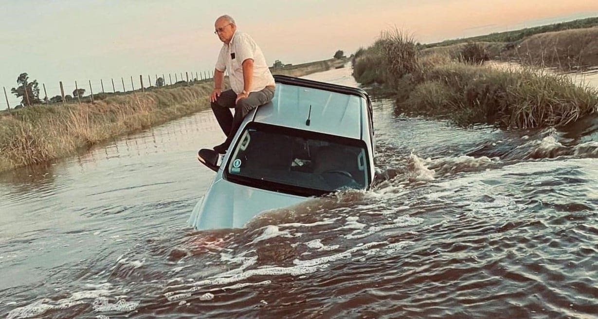 La cara de la desidia: Hace un año el agua tapó su camioneta, se hizo viral y asegura que nada cambió