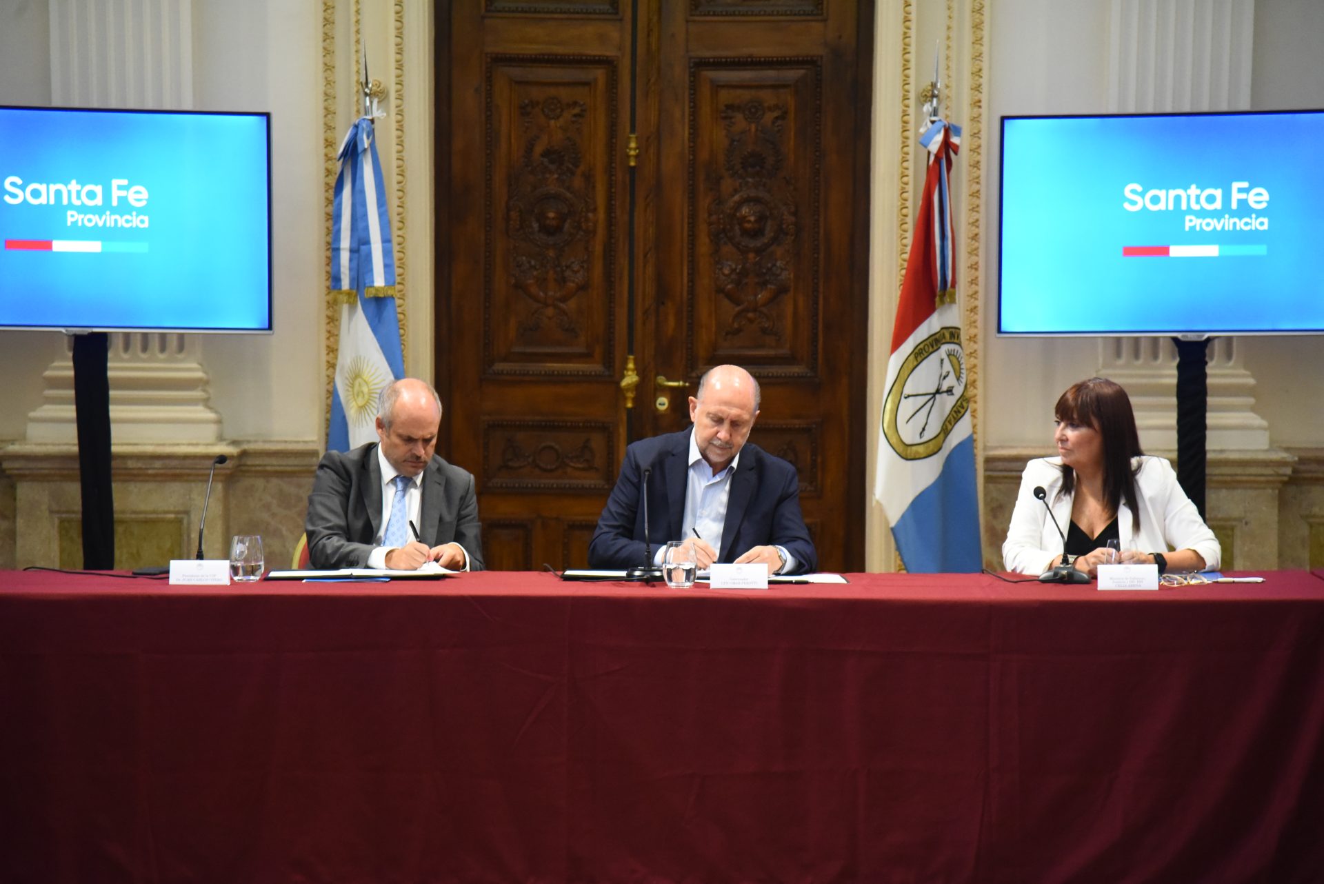 Perotti firmó el convenio para la creación de una delegación de la Unidad de Información Financiera en Rosario