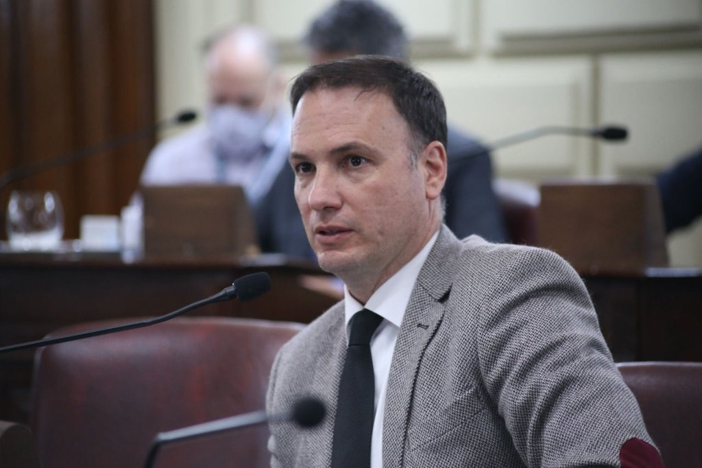 El senador Enrico solicita que no se avance con la anulación de planos de mensuras que tengan más de 70 años