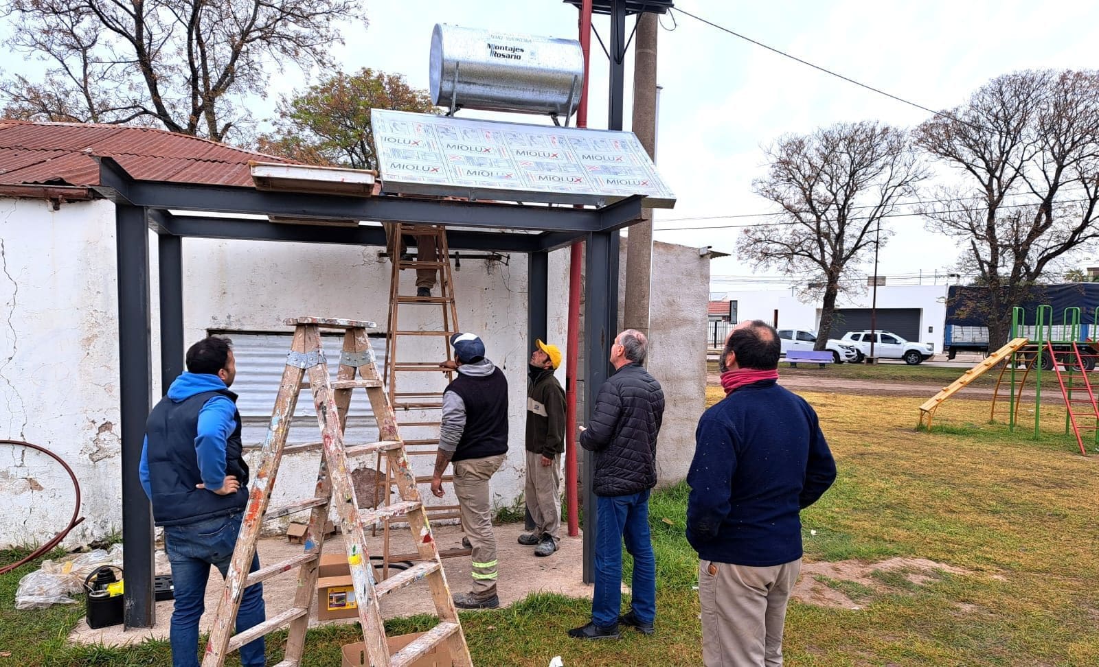 Villa Cañás: Instalación de un termo solar en el Prado Español