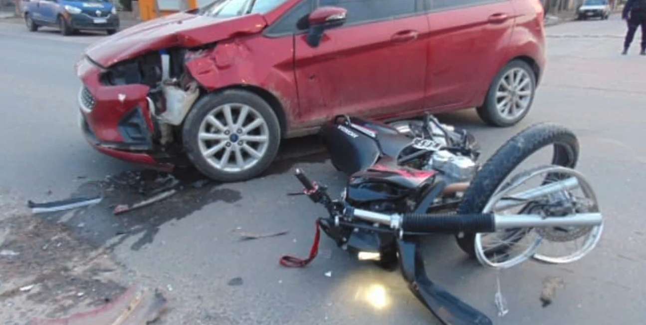 Venado Tuerto: Una joven de 20 años perdió la vida tras un choque entre moto y auto