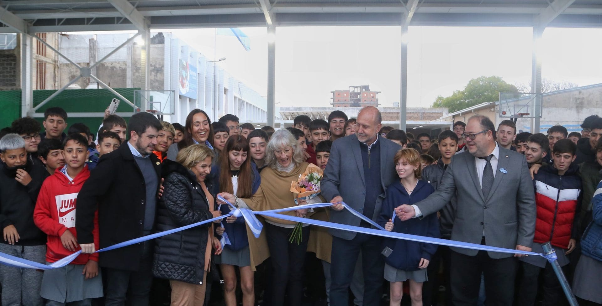 Perotti inauguró obras en una intensa jornada de actividades en el departamento General López