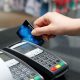 Advierten que no se puede cobrar recargo por compras con tarjetas de débito