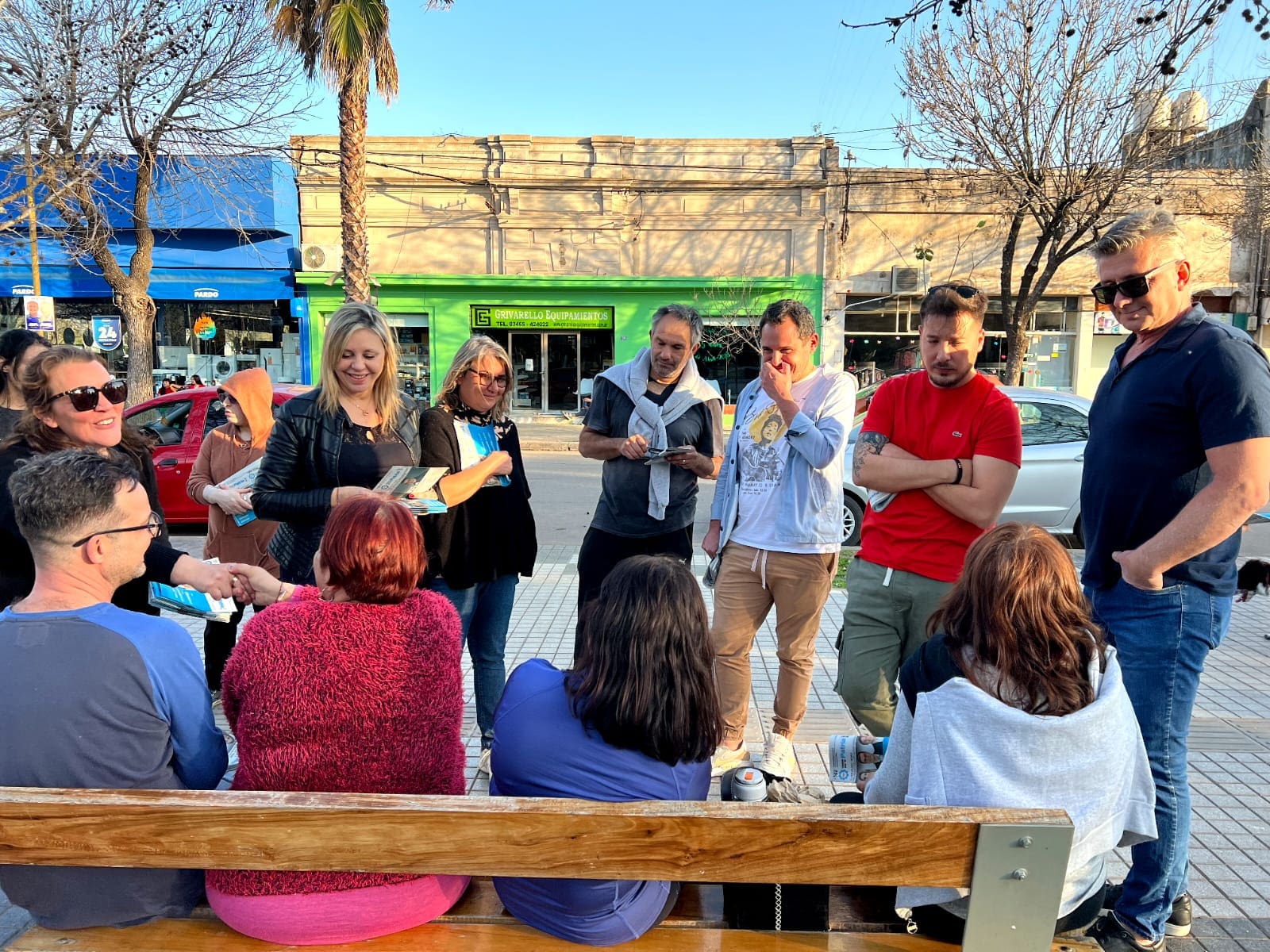 Sacnun de recorrida en Firmat junto a candidatos locales