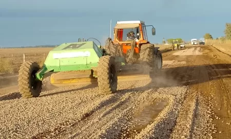 Santa Isabel: Comenzaron las obras de enripiado de 8 km del Programa Caminos de la Ruralidad