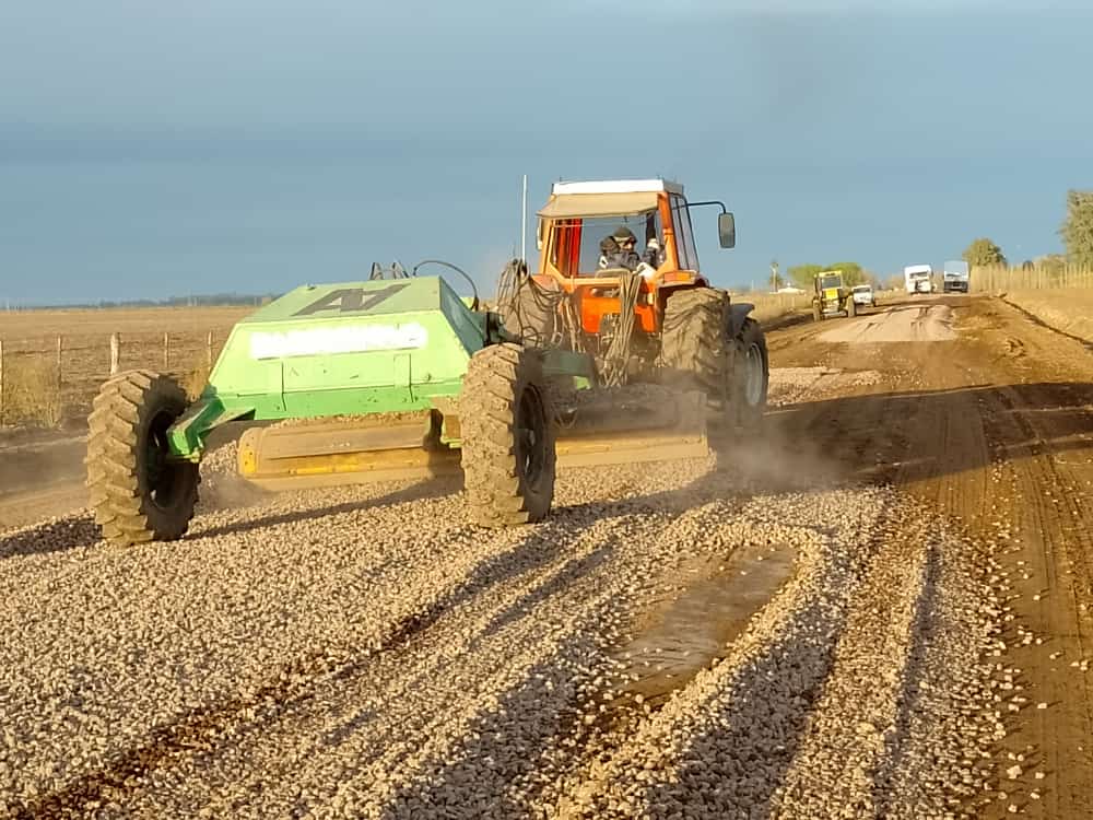 Santa Isabel: Comenzaron las obras de enripiado de 8 km del Programa Caminos de la Ruralidad