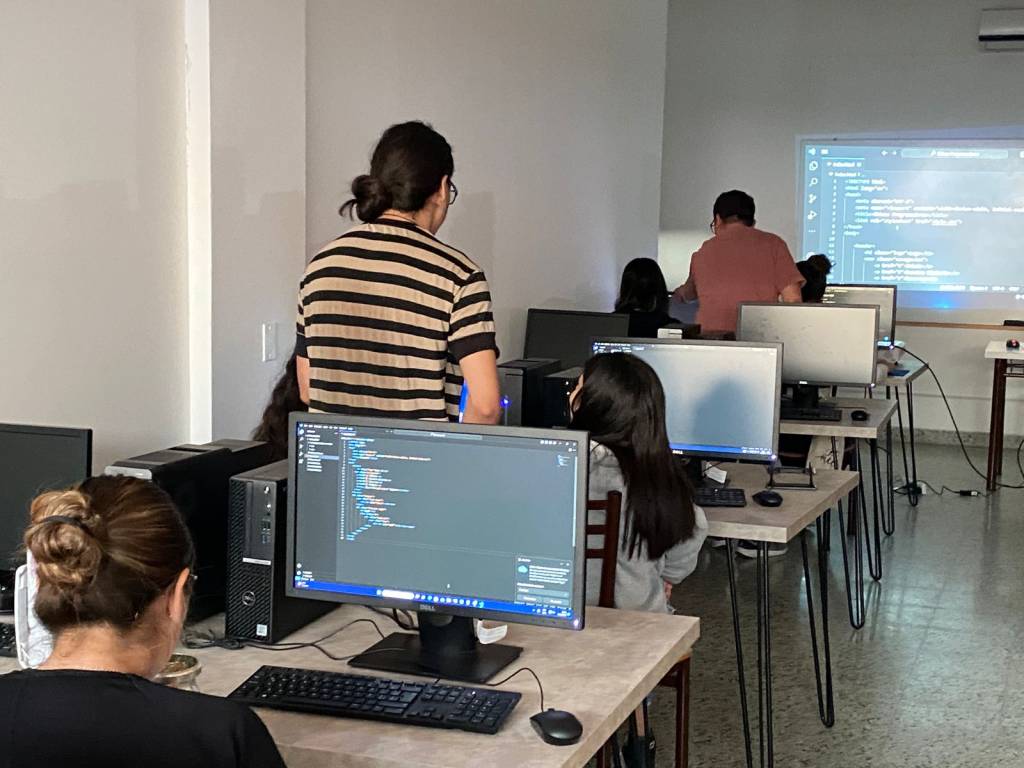 Venado Tuerto: Chicas programadoras, una capacitación que reduce la brecha de género en informática