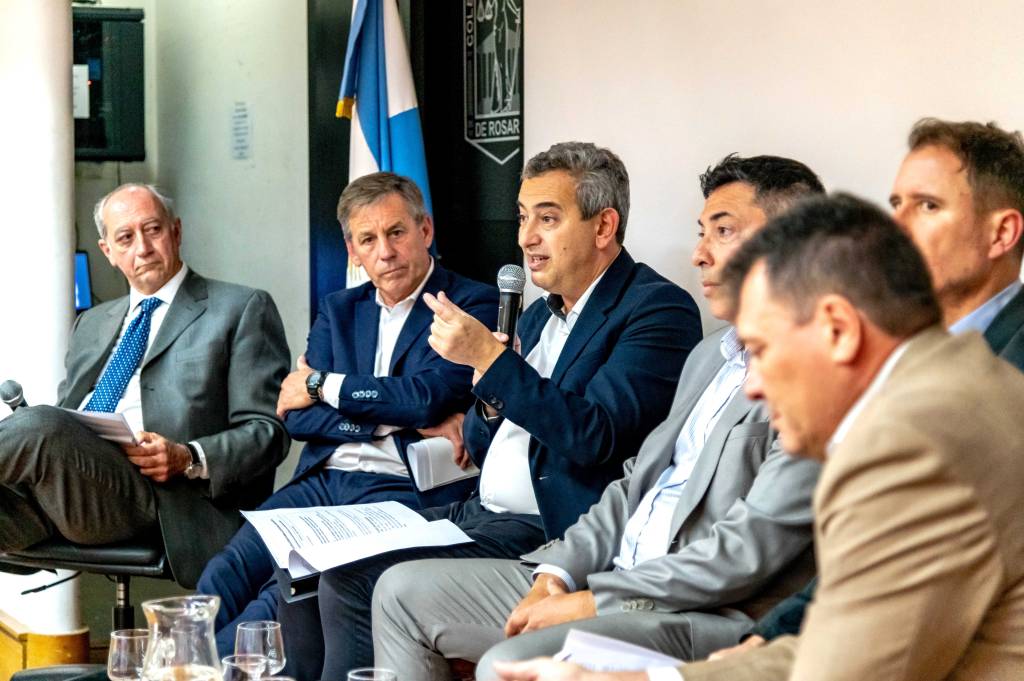 Javkin trazó la hoja de ruta para construir un camino directo hacia la autonomía