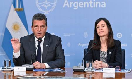 El gobierno anunció dos bonos de $47.000 para trabajadores informales