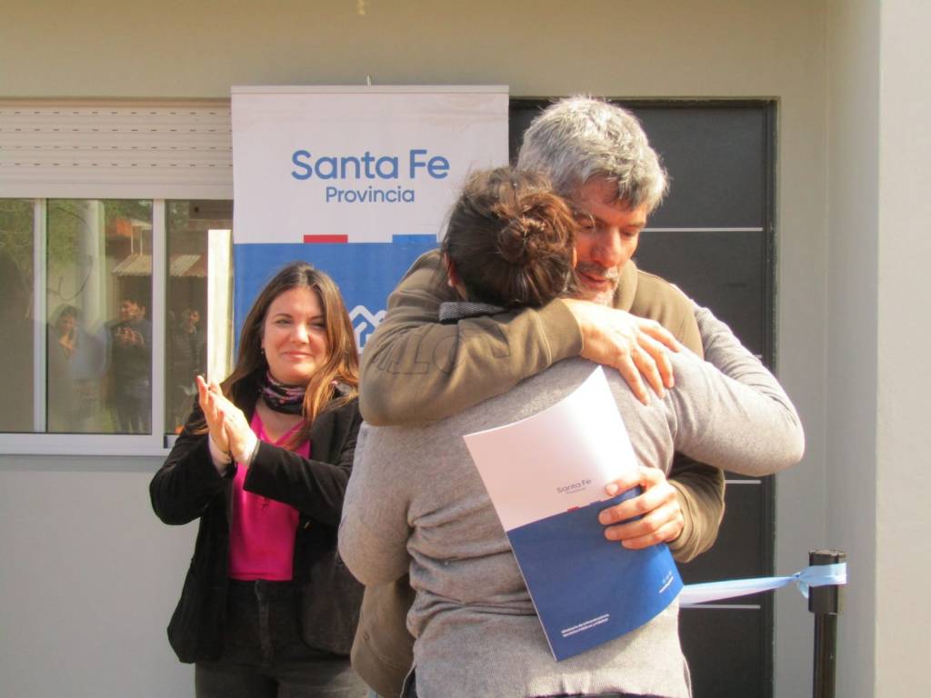 María Teresa: Acto de entrega de vivienda y escritura a familias mariateresenses