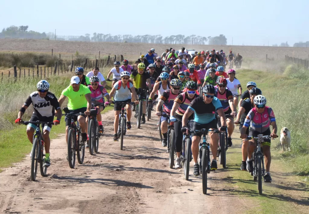 Villa Cañás: Exitoso cicloturismo con 80 participantes