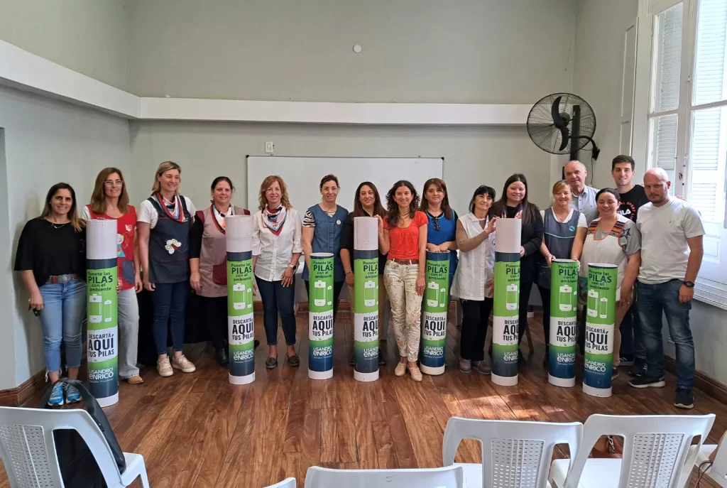 Villa Cañás: El intendente Gizzi firmó convenio para la disposición final de pilas usadas