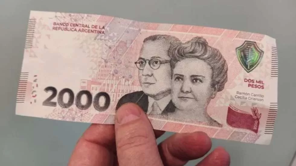Billetes de $2.000: El BCRA emitió una nueva versión, ¿cuáles son los principales cambios?