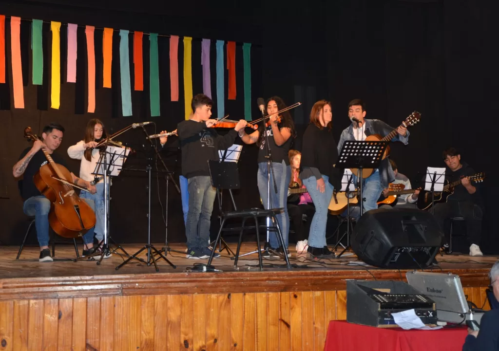 Villa Cañás: Muestra de fin de año de los Talleres Culturales