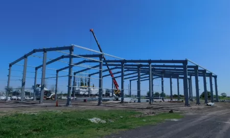 Venado Tuerto: Instalaron la estructura metálica de la nueva nave de la Planta de Tratamiento de Residuos