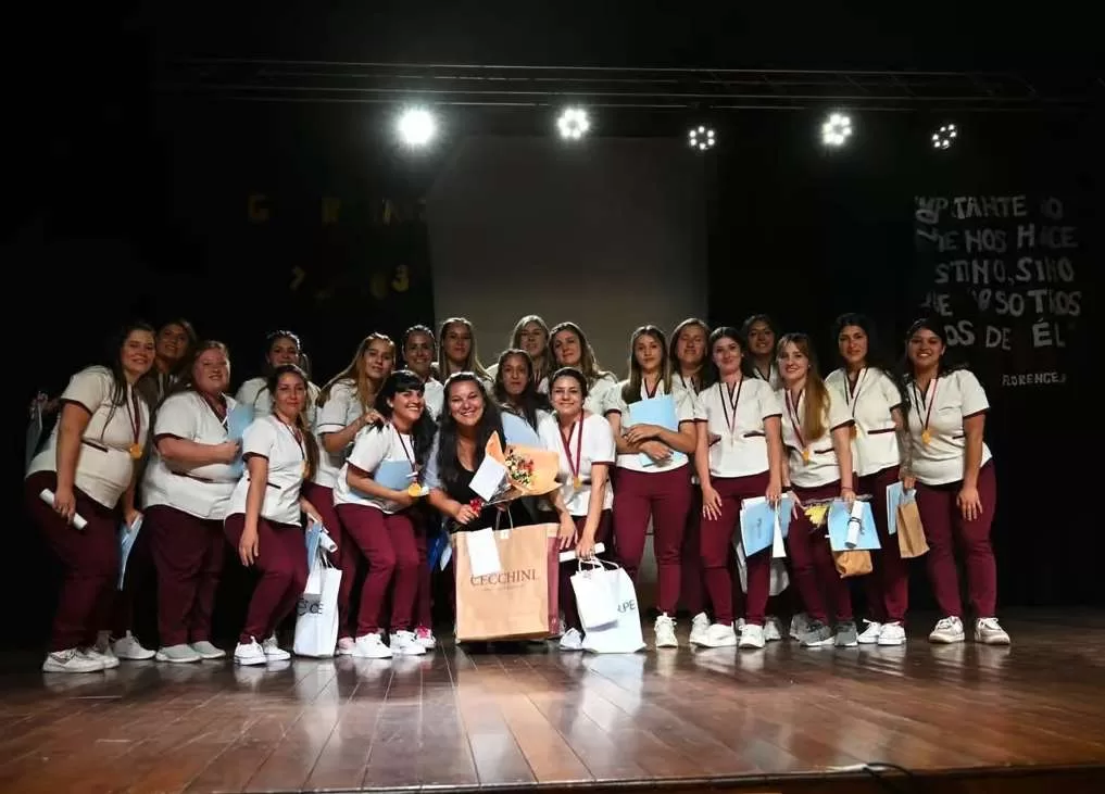 En María Teresa egresaron la primera promoción de 20 nuevas enfermeras