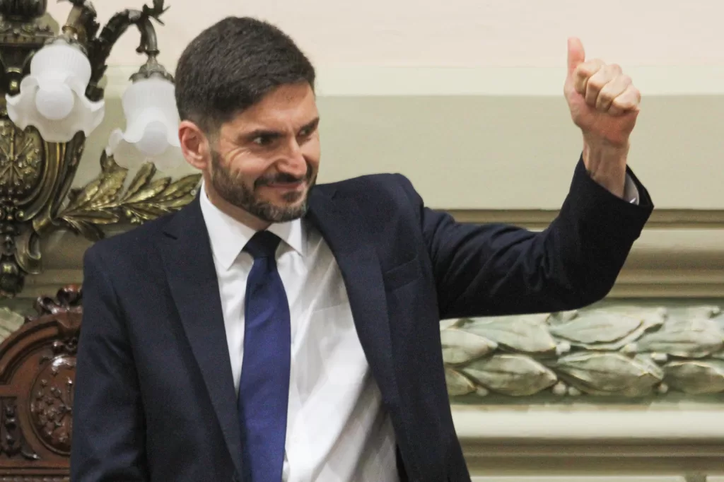 Asumió Maximiliano Pullaro con anuncios clave en seguridad, educación y producción