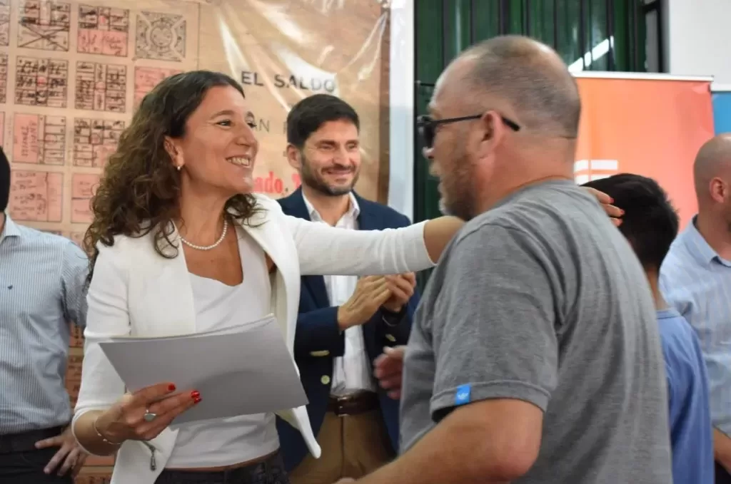 Un modelo de gestión: Di Gregorio cerca de los pueblos e instituciones de General López