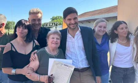 Pullaro entregó escrituras a vecinos de Venado Tuerto y Firmat