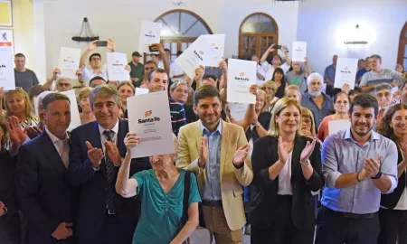 Pullaro firmó convenio para la construcción de viviendas en Venado Tuerto