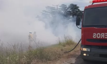 Villa Cañás: Escape de gas e incendio de pastizales en una planta de silos