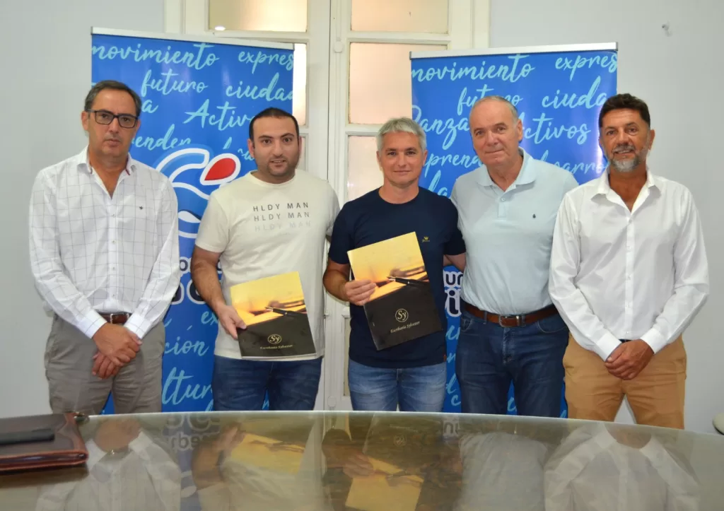 Villa Cañás: Firma y entrega de escrituras a vecinos cañaseños