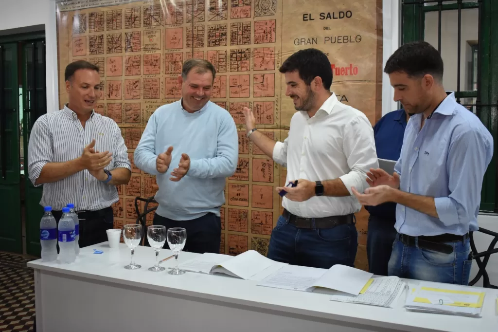 Venado Tuerto: Firma de convenios con vialidad provincial para mejorar la red vial en el departamento