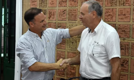 Villa Cañás: Gizzi firmó un convenio con vialidad para realizar bacheos en la Ruta 94