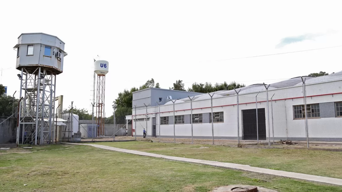 Rosario: Secuestraron un teléfono desde donde hicieron amenazas a bancos, escuelas y medios de comunicación