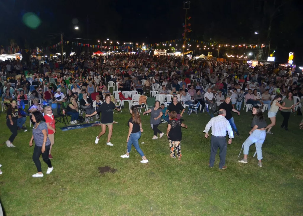 Villa Cañás: Una multitud disfrutó la 22ª Feria Nacional de Artesanos