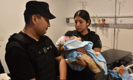 Rosario: Dos policías brindaron asistencia en un parto en medio del temporal