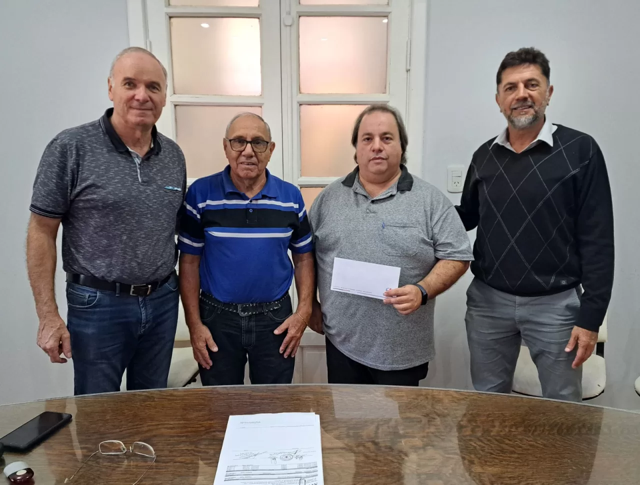 Villa Cañás: Entrega de aporte al Hogar de Ancianos Santa Rosa de Lima