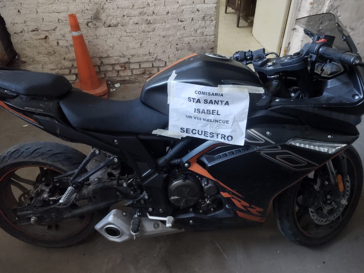 Santa Isabel: Hallaron una moto que habría sido robada