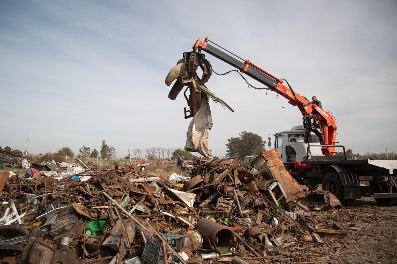 Venado Tuerto: Comenzó la compactación de más de 300 toneladas de material secuestrado a chatarrerías