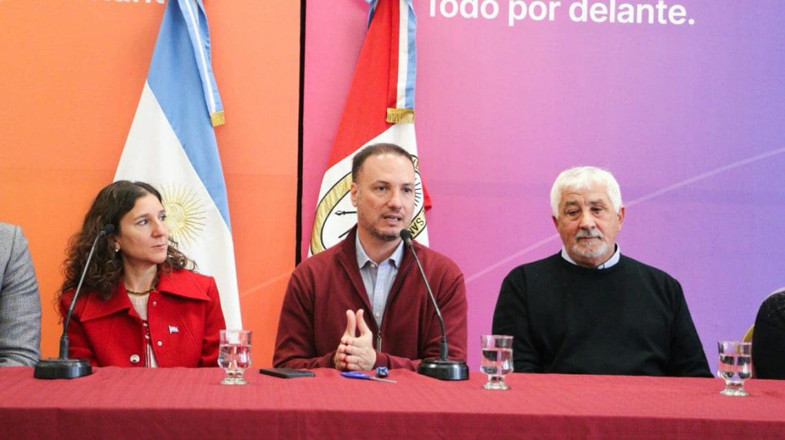 Ocho ofertas para terminar el gimnasio de la escuela primaria de Carreras
