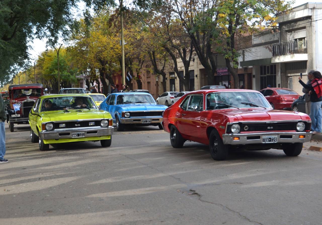Fiesta Fierrera: 4º Encuentro de Autos Clásicos y Antiguos en Villa Cañás