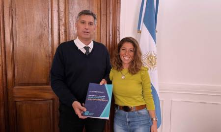 Encuentro de la Diputada Galnares con el Ministro de Economía Pablo Olivares