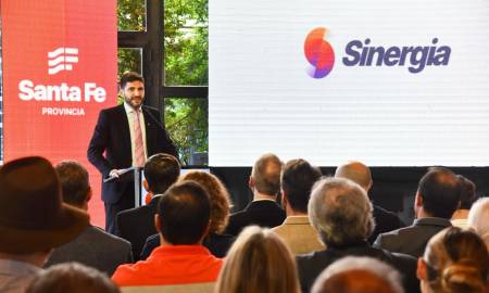 El gobernador Pullaro presentó el programa Sinergia en Rosario