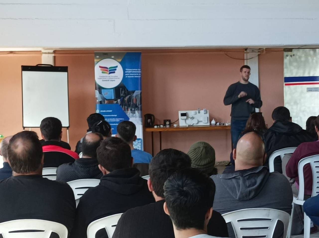 Electricidad domiciliaria: Un centenar de alumnos en el curso impulsado por Di Gregorio