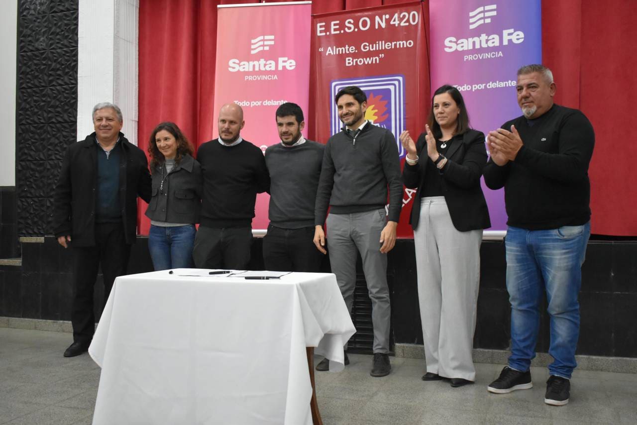 La senadora Leticia Di Gregorio junto al gobernador Maximiliano Pullaro en General López