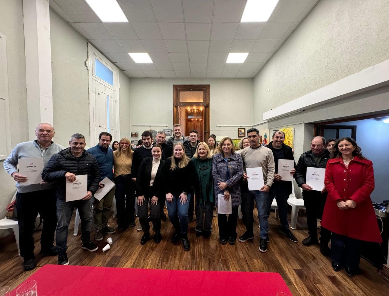 Firma de convenios en Villa Cañás para recreación de adultos mayores