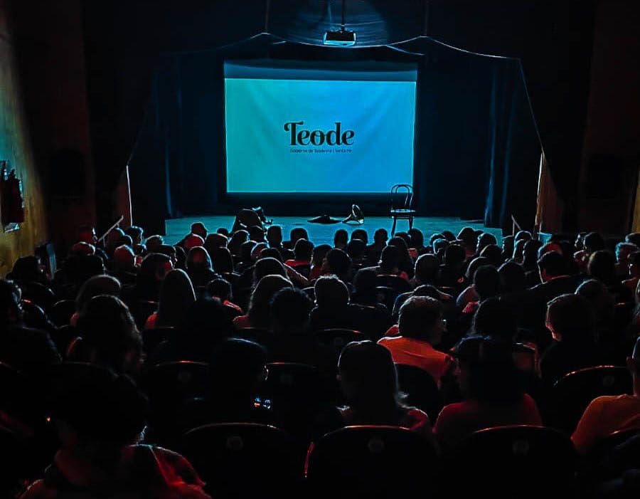 Teodelina levantó el telón del 32° Encuentro de Teatro José Luis Maronna