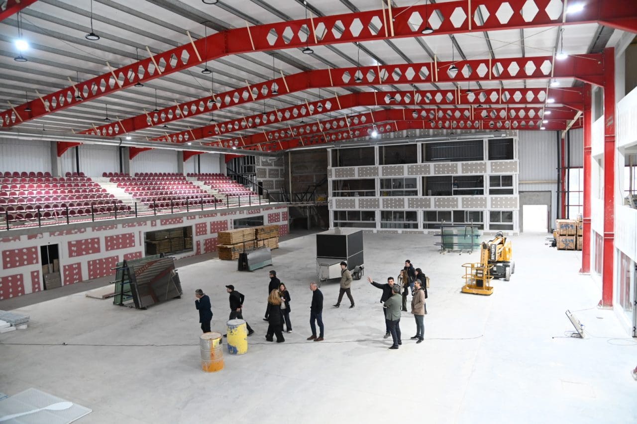 NBA en Argentina: El intendente recorrió la obra del Arena Sports que se construye en Rosario
