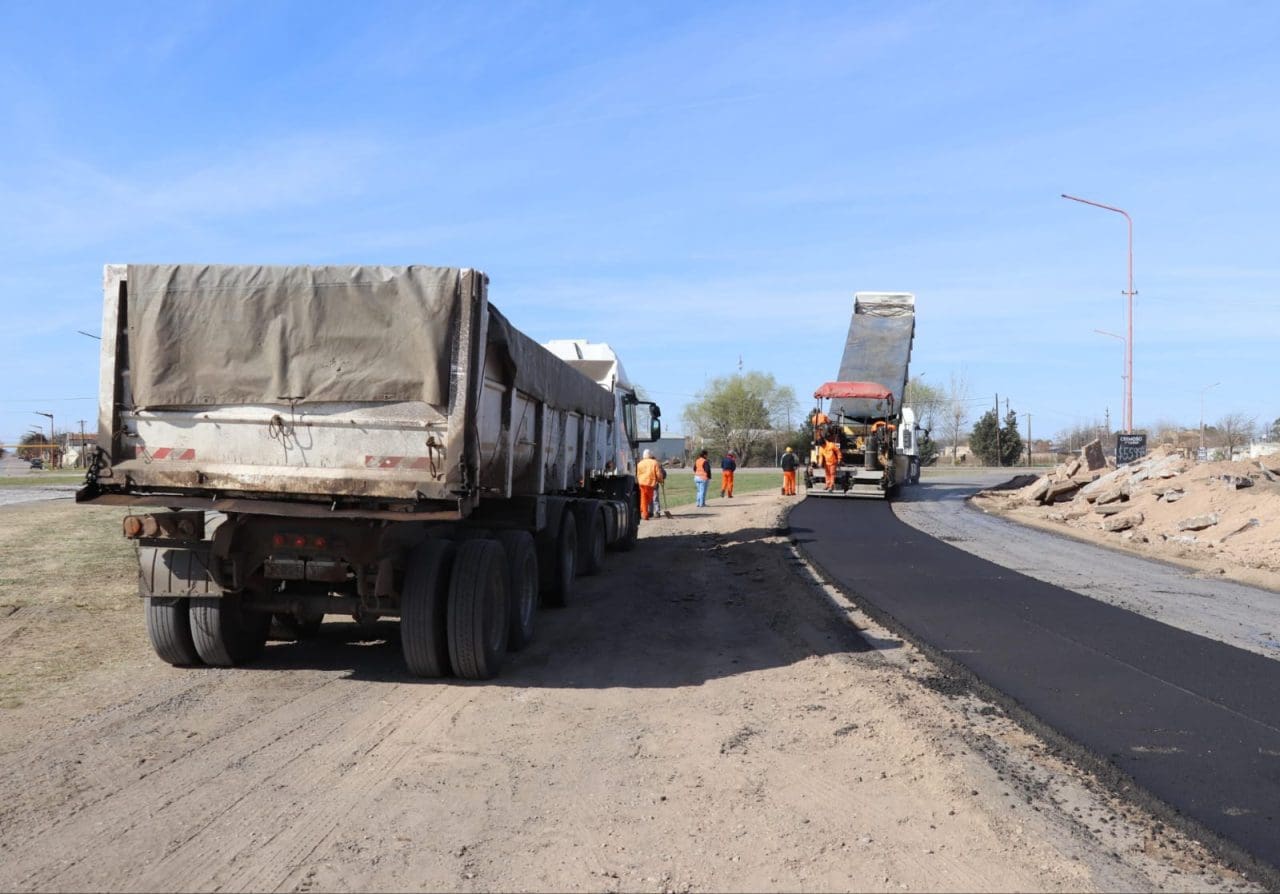 La Provincia inició la obra de repavimentación en el acceso de Labordeboy