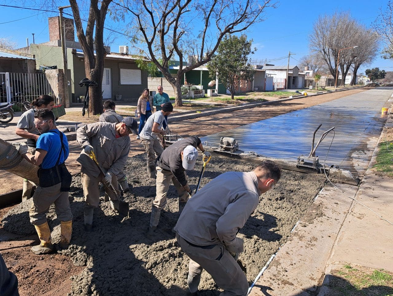 Obras Urbanas en Villa Cañás: Tercera cuadra de pavimento